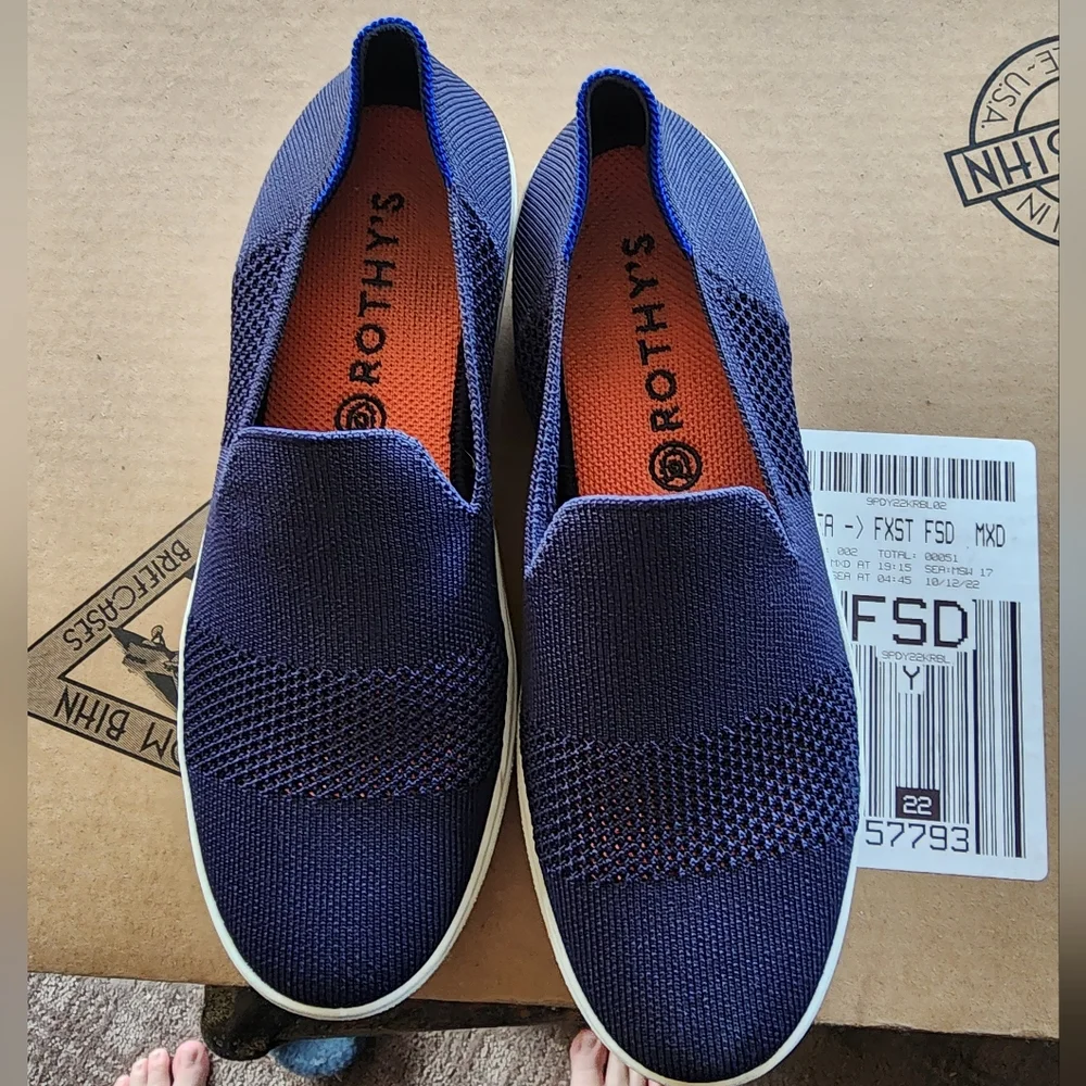 Rothys sz 8 Slip On Sneaker Navy Blue EUC - Picture 2 of 11